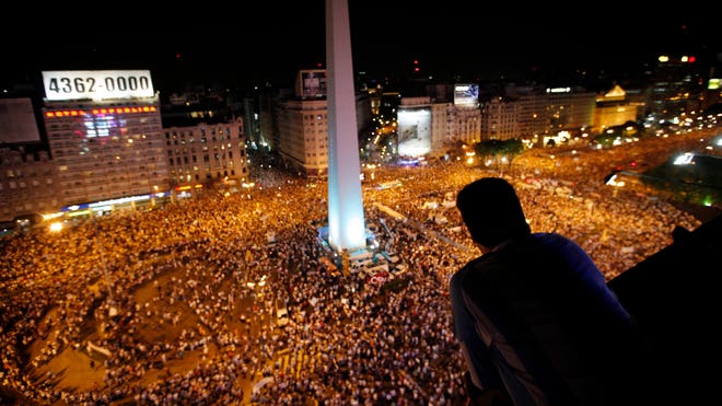 argentina cacerolazobt.jpg